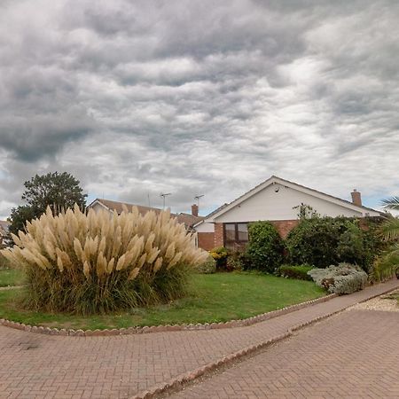 Palm Bay'S Luxury Bungalow - Self Check In & Parking Villa Margate Exterior photo