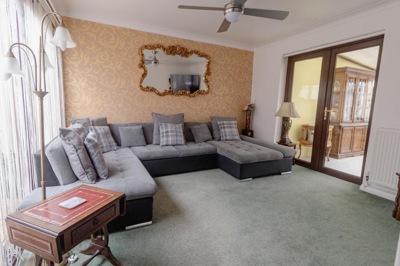 Palm Bay'S Luxury Bungalow - Self Check In & Parking Villa Margate Exterior photo