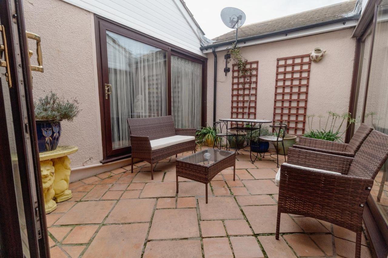 Palm Bay'S Luxury Bungalow - Self Check In & Parking Villa Margate Exterior photo
